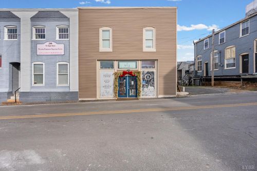 206 W Depot St, Bedford, VA, 24523-1936 | Card Image