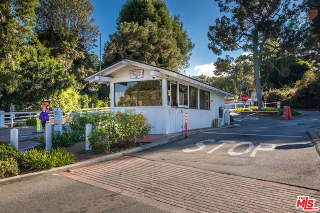2 Pine Tree Ln, House other with 7 bedrooms, 8 bathrooms and 9 parking in Rolling Hills CA | Image 37