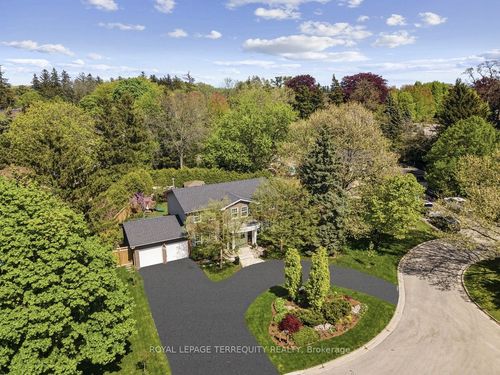 219 Valleyview Crt, Oakville, ON, L6L5H9 | Card Image