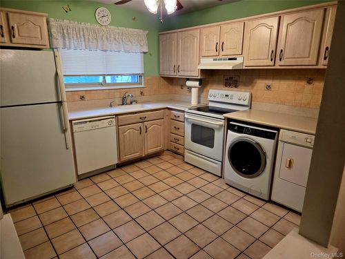 36-650 Newbridge Road, Hempstead, NY, 11554 | Card Image