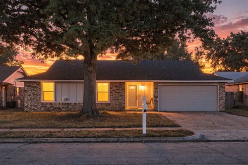 2002 Ithica St, Broken Arrow, OK, 74012-7537 | Card Image