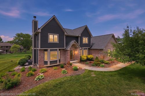 921 Kyle Ct, White Lake, MI, 48383-2792 | Card Image