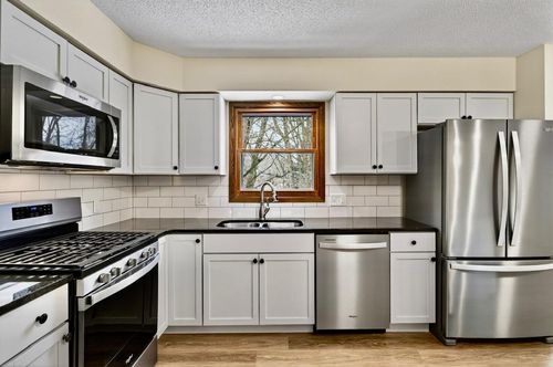 2700 Crestwood Cir, Hopkins, MN, 55305-2758 | Card Image