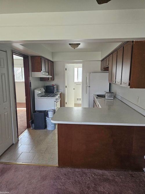 47110 Jefferson Ave, Chesterfield, MI, 48047-5138 | Card Image