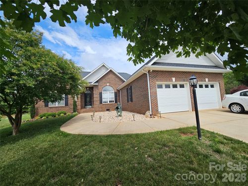 4613 19th Street Ct Ne, Hickory, NC, 28601-8437 | Card Image