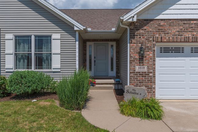 1619 W Meadowlark Dr, Home with 3 bedrooms, 3 bathrooms and null parking in Pontiac IL | Image 45