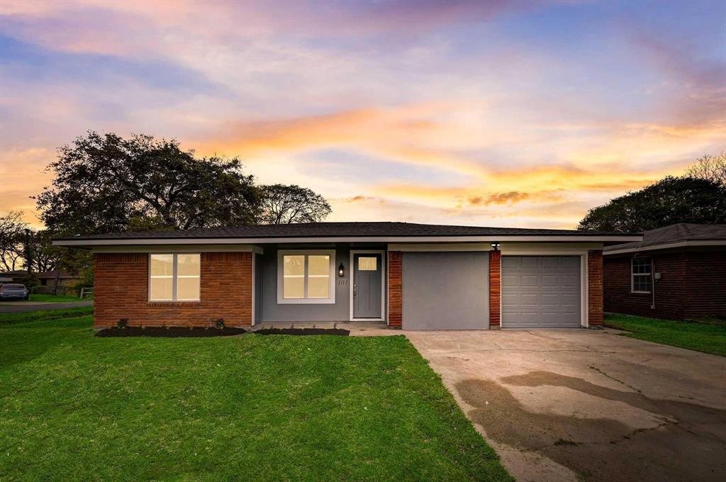 28th St, Texas City, TX 77590