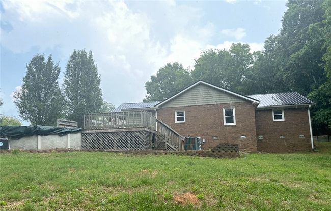 7768 Ekom Beach Rd, House other with 3 bedrooms, 2 bathrooms and null parking in Ware Shoals SC | Image 13