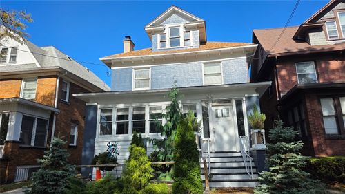 apt-2-658 W 10th St, Erie, PA, 16502-3418 | Card Image