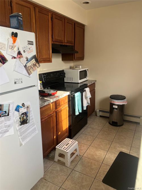 22 Brittany Dr, Middletown, NY, 10940-4244 | Card Image