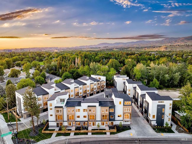2007 S Makar Ln, Townhouse with 3 bedrooms, 4 bathrooms and 2 parking in Boise ID | Image 37