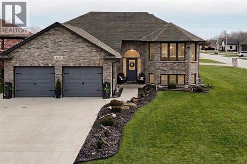 4011 Englehart Drive, Petrolia, ON, N0N1R0 | Card Image