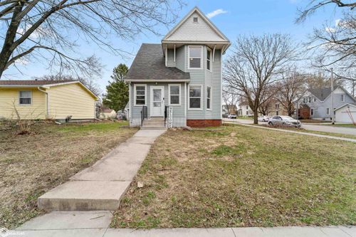 605 10th St, Nevada, IA, 50201-2321 | Card Image