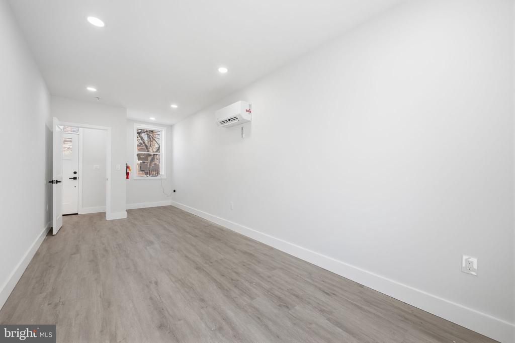 Commercial Sale in WASHINGTON 3