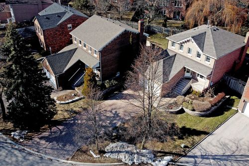 19 Berkeley Court, Markham, ON, L3R6M4 | Card Image