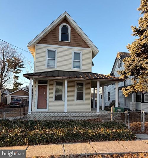 423 W Broad St, Palmyra, NJ, 08065-1442 | Card Image