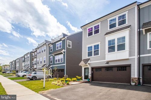 18351 Moss Garden Rd, DUMFRIES, VA, 22026-2892 | Card Image