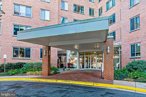 b311-3000 Spout Run Parkway, ARLINGTON, VA, 22201 | Card Image