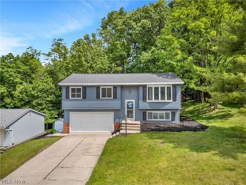 9412 Munich Dr, Parma, OH, 44130-7612 | Card Image