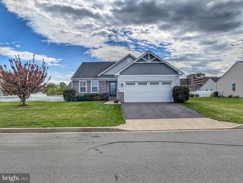 130 Norfolk Ln, Martinsburg, WV, 25405-1137 | Card Image