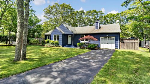 4 Bay View Dr W, Hampton Bays, NY, 11946-2704 | Card Image