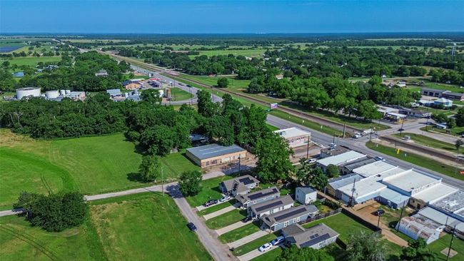 6418 Gresham St, House other with 3 bedrooms, 2 bathrooms and null parking in Wallis TX | Image 11