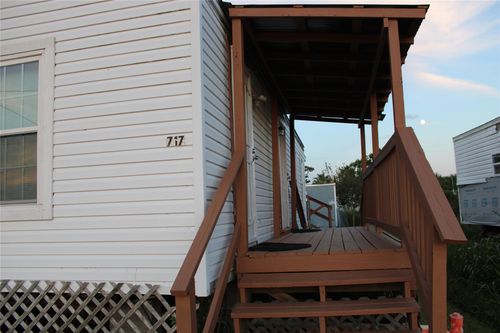 717 7th St, Dickinson, TX, 77539-2653 | Card Image
