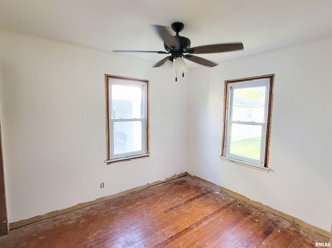 225 Hickory St, House other with 2 bedrooms, 1 bathrooms and null parking in Flora IL | Image 30