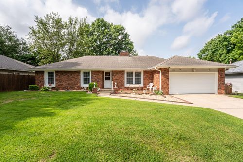 1512 E Walnut Lawn St, Springfield, MO, 65804-6412 | Card Image