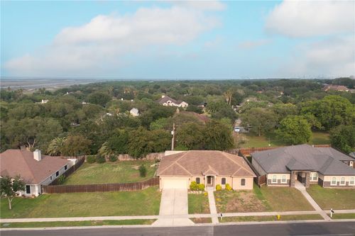 3910 Granite Peak Dr, Corpus Christi, TX, 78410-2247 | Card Image