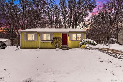 11 Metroview Ct, Ann Arbor, MI, 48108-2533 | Card Image