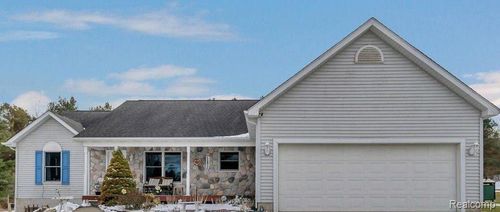 2509 E Blackmore Rd, Mayville, MI, 48744-9729 | Card Image