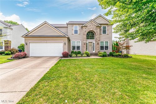 9244 Victoria Ln, North Ridgeville, OH, 44039-8576 | Card Image