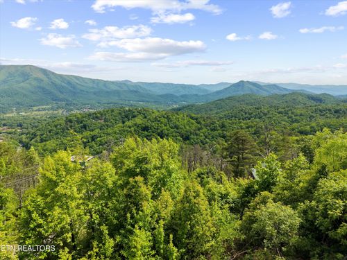2602 Hatcher Mountain Rd, Sevierville, TN, 37862-8637 | Card Image