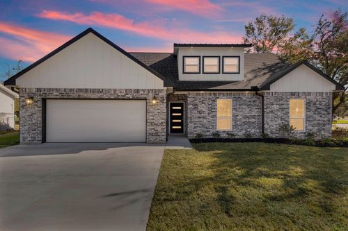 2950 Gulf St, Beaumont, TX, 77703-4335 | Card Image