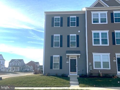 11 Abigail St, CHARLES TOWN, WV, 25414-2500 | Card Image