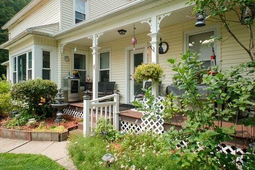 11 Crescent St, Millers Falls, MA, 01349-1302 | Card Image