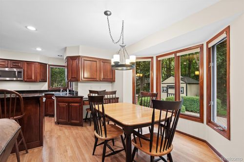 260 Forest Crest Dr, Commerce Township, MI, 48390-1200 | Card Image