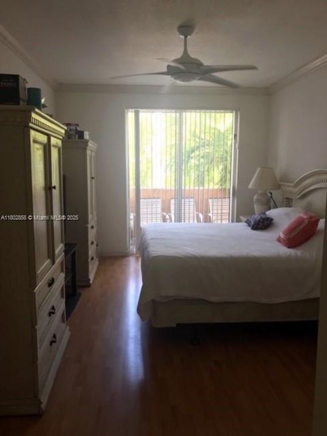 APT-12 - 9172 Collins Ave, Condo with 3 bedrooms, 2 bathrooms and null parking in Surfside FL | Image 7