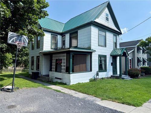 8 Church St, Waterloo, NY, 13165-1418 | Card Image