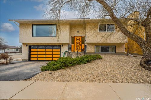 254 2nd Ave, Gravelbourg, SK, S0H1X0 | Card Image