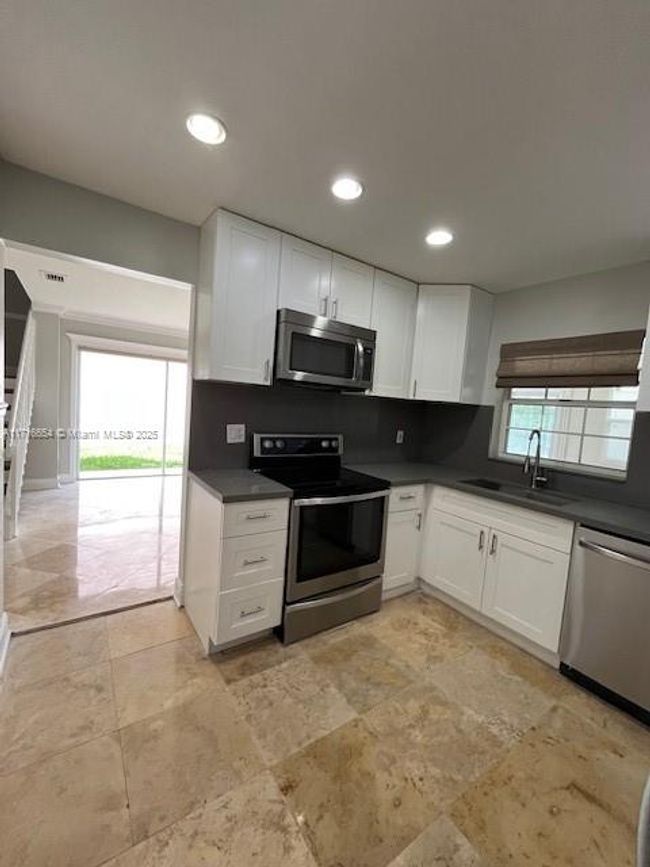 242 - 242 Sw 159 Th Way, House other with 3 bedrooms, 3 bathrooms and null parking in Sunrise FL | Image 16