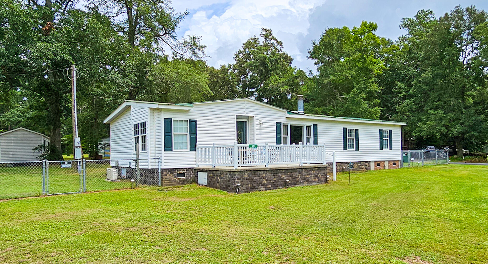 Davis Cir, Walterboro, SC 29488