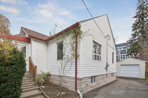 211 Maplehurst Ave, North York, ON, M2N3C3 | Card Image