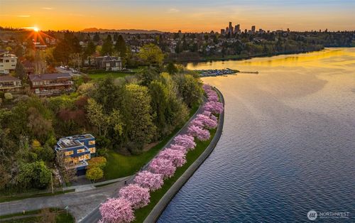 3903 48th Ave S, Seattle, WA, 98118-1221 | Card Image