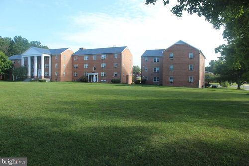2h-300 Northern Ave, Hagerstown, MD, 21742-2802 | Card Image