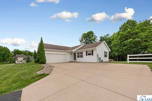 308 Meadow Woods Drive, Mankato, MN, 56001 | Card Image