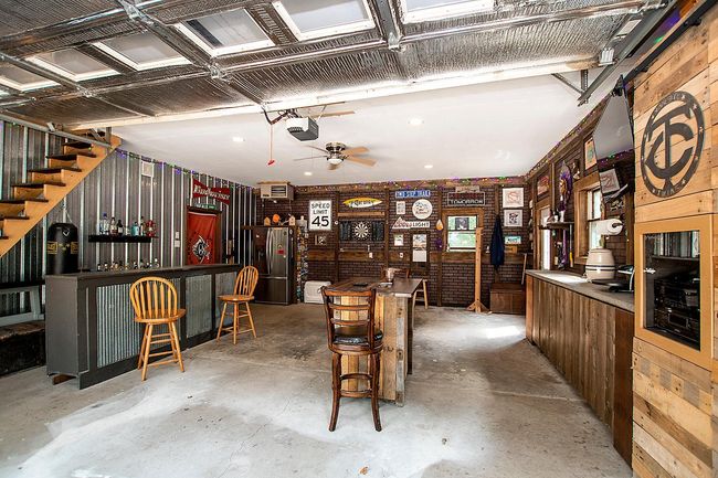 garage - interior | Image 24