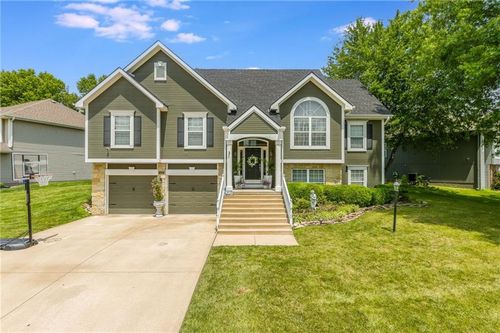 4207 Kensington Dr, Saint Joseph, MO, 64506-4551 | Card Image