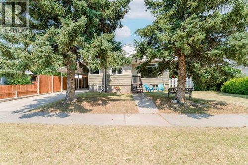 855 Mountain Street, Pincher Creek, AB, T0K1W0 | Card Image